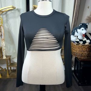 ⚫️ Long sleeve black crop top with cut out front